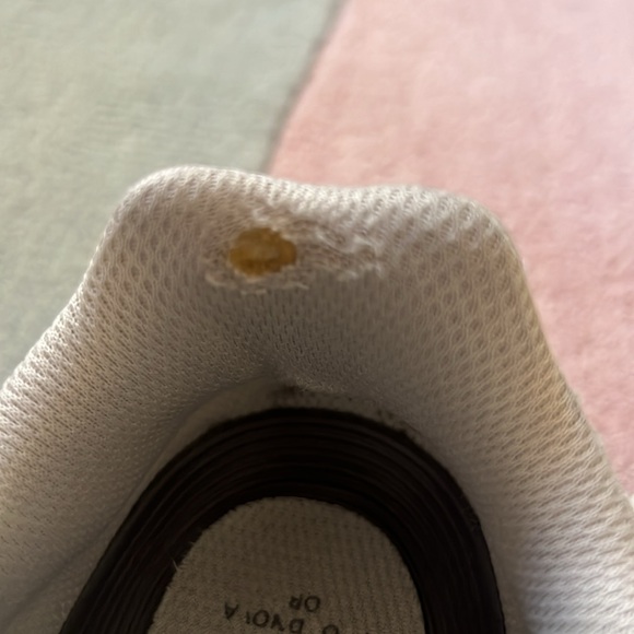 ON Running Cloudnova Form - Picture 10 of 11